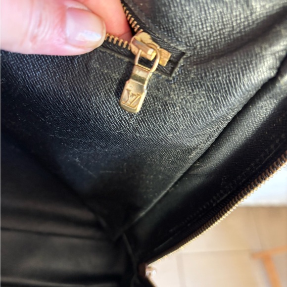 Authentic Louis Vuitton black epi leather briefcase - Picture 10 of 13